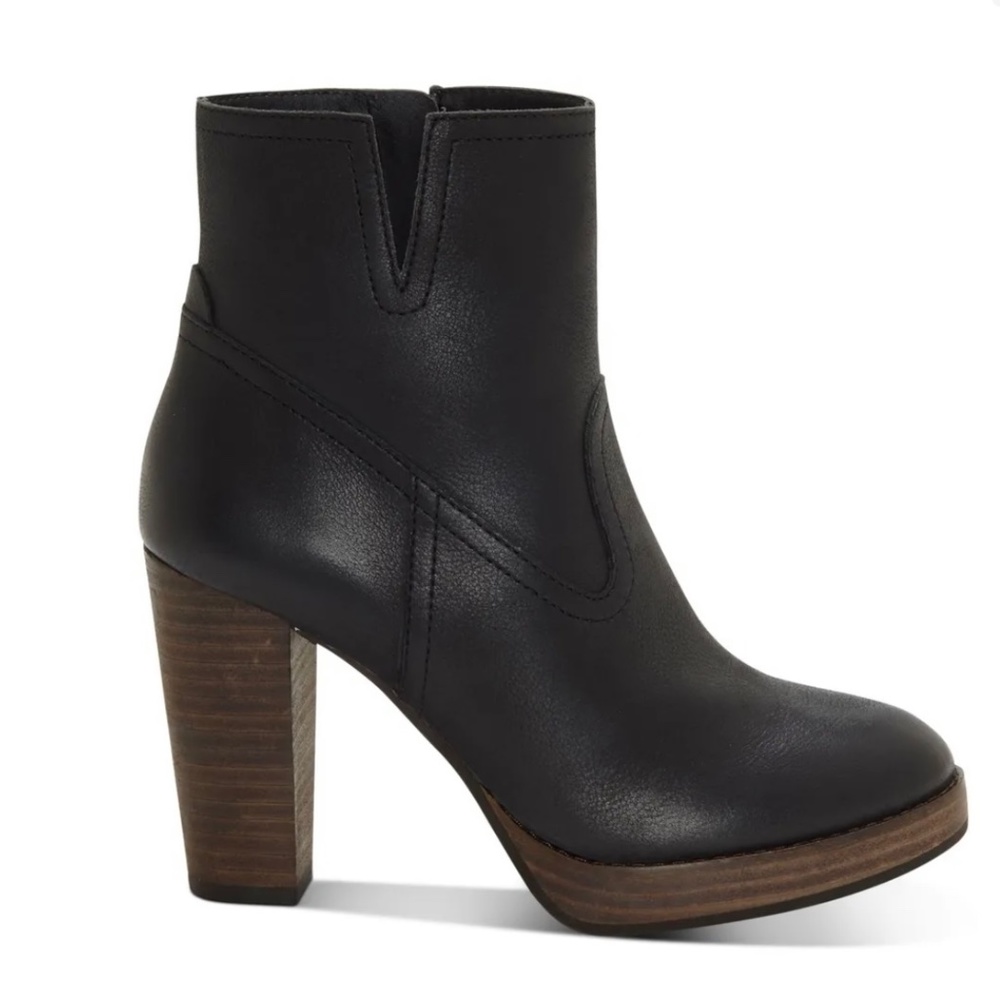 Quintei Bootie Black. Size 7.5